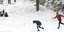 Χιονοπόλεμος στην Πάρνηθα -Φωτογραφία: ΑΠΕ-ΜΠΕ/ΑΛΕΞΑΝΔΡΟΣ ΜΠΕΛΤΕΣ/