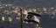 Η σημαία του Ισραήλ κυματίζει απέναντι από τα Υψίπεδα του Γκολάν / Φωτογραφία: AP Images
