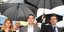 Οταν η υφυπουργός Μακεδονίας-Θράκης κρατούσε την ομπρέλα στον Αλέξη Τσίπρα / Φωτογραφία: Eurokinissi