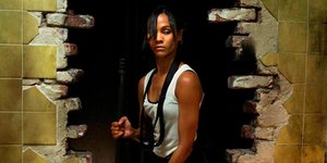 Η Zoe Saldana κόβει κώλους ως Colombiana