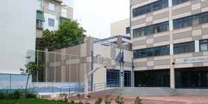 Η ταράτσα βενζινάδικου, προαύλιο του 19ου Γυμνασίου Αθηνών