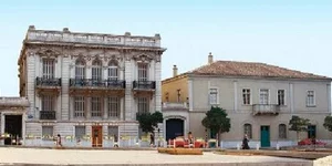 Το άγνωστο παλάτι της πλατείας Κλαυθμώνος 