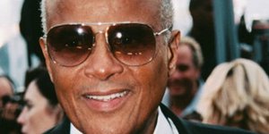 Ο Χάρι Μπελαφόντε κοιμήθηκε κατά τη διάρκεια συνέντευξης [βίντεο]