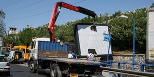 αποξήλωση παράνομων διαφημιστικών πινακίδων