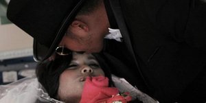 Παντρεύτηκε τη νεκρή αρραβωνιαστικιά του [εικόνες]