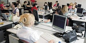 Δέκα χιλιάδες απολύσεις από το Δημόσιο την Πέμπτη!