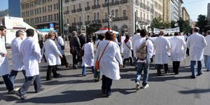 Απεργούν γιατροί του ΙΚΑ