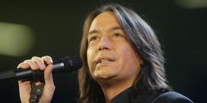Ο Κότσιρας και η Εστουντιαντίνα τραγουδούν τα ερωτικά της Σμύρνης