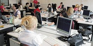 Σχέδιο για πάγωμα των μισθών για μια τριετία από το 2013 εξετάζει η κυβέρνηση