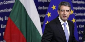 Να καταργήσει η Ελλάδα 100.000 θέσεις εργασίας προτείνει ο Βούλγαρος Πρόεδρος