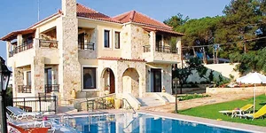 «Χλιδάτες» βίλες και offshore εταιρίες με ιδιοκτήτες εφοριακούς!