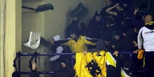 Γυαλιά-καρφιά στη Γλυφάδα απο συγκρούσεις οπαδών-αστυνομίας