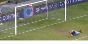 Έδωσε τη νίκη στην ομάδα του στο 94' με γκολ πίσω από το κέντρο [βίντεο]