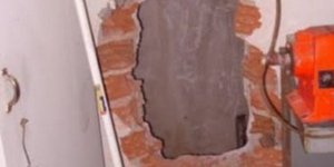 Αδειασαν κοσμηματοπωλείο στην Πλάκα με τη μέθοδο του ριφιφί
