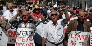 Ερχεται τσεκούρι έως 20% στις συντάξεις