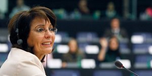 Η Δαμανάκη ζητά από Ιταλό συγγραφέα να μην «ταΐζει» τον ήρωα του καλαμαράκι γόνο