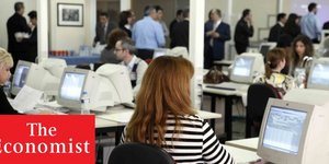 Economist: Οι Έλληνες βουλευτές πλέον δεν μπορούν να «βολέψουν» κόσμο