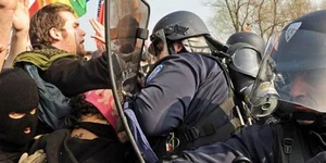 Βίαιες συμπλοκές στη Γερμανία σε διαδήλωση για τα μέτρα λιτότητας στις μεσογειακ