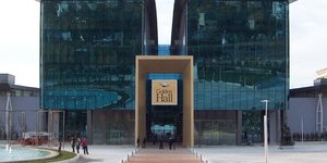Στο σφυρί βγαίνει το κτίριο του Golden Hall από το Δημόσιο