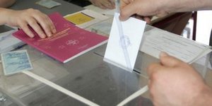 Νέα δημοσκόπηση: Συγκυβέρνηση Ν.Δ.-ΠΑΣΟΚ και 8 κόμματα η Βουλή