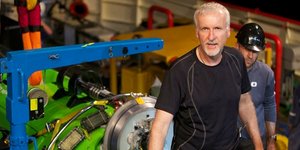 O Tζέιμς Κάμερον καταδύθηκε στο πιο βαθύ σημείο του ωκεανού [βίντεο]