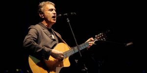 Ο μεγάλος τραγουδιστής ξεσπά: «Το δεν μας χέζεις ρε Νταλάρα έκανε κακό στην Άν