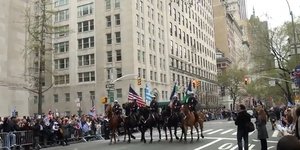 Ψηλά στον ουρανό της Νέας Υόρκης κυμάτισε χθες η Γαλανόλευκη [βίντεο]