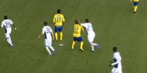 Ποδοσφαιριστής έβγαλε... νοκ άουτ τον αντίπαλό του με μπουνιά [βίντεο]