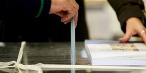 Οι «Τυραννοκτόνοι» η Τζούλια και τα άλλα 34 κόμματα που ζητούν την ψήφο μας
