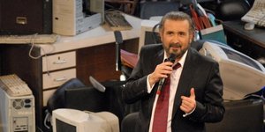 Λάκης Λαζόπολος