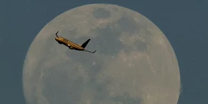 Μαγικές εικόνες από τη πρώτη ανοιξιάτικη νύχτα με πανσέληνο στη Νέα Υόρκη! 