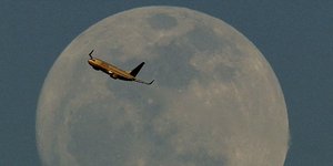 Μαγικές εικόνες από τη πρώτη ανοιξιάτικη νύχτα με πανσέληνο στη Νέα Υόρκη!
