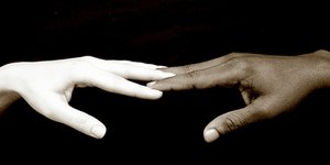 Ξενοφοβικοί και κοινωνικοί ρατσιστές οι Ελληνες;