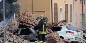 Δέκα νεκροί από το φονικό χτύπημα του Εγκέλαδου στη βόρεια Ιταλία