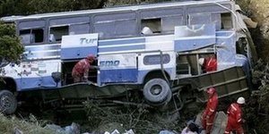 Νεκρές 13 φοιτήτριες στην Χειμάρα από λεωφορείο που έπεσε σε γκρεμό