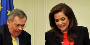 Μάνος-Ντόρα τσακώνονται μέσω tweeter για τις εκλογές