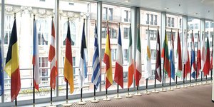 ΕurAcitv: Η ΕΕ ζητά από τους Ελληνες να ψηφίσουν κόμματα υπέρ του Μνημονίου