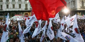 ΣΥΡΙΖΑ: Το πολιτικό κατεστημένο είχε συνηθίσει σε ηγέτες επαίτες και ικέτες