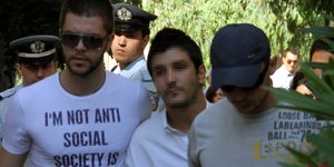 «Δεν είναι λύση τα όπλα» έγραψε στο facebook ο 24χρονος από την Παιανία