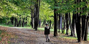 Η πρώτη φωτογραφία του παιδιού που μεγάλωσε στο δάσος! [εικόνες]