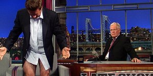 Ο Άλεκ Μπόλντγουιν ξεβρακώθηκε μπροστά στην κάμερα [βίντεο]