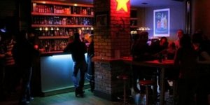 Μπαρ προσέφερε αλκοόλ