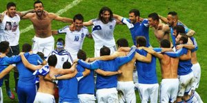 Liberation: Οι Ελληνες θέλουν να διώξουν τη Γερμανία από το ...Euro