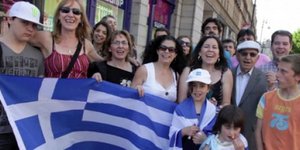 Έλληνες της Ιρλανδίας χόρεψαν στο Δουβλίνο για να στηρίξουν την πατρίδα τους