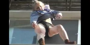 Ηλικιωμένη έπεσε απο τον 8ο όροφο και την έσωσε το... φόρεμά της [βίντεο]