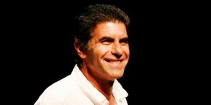 Μπέζος: Το χαστούκι του Κασιδιάρη συμβολίζει ότι χτυπάει κάτι κατεστημένο