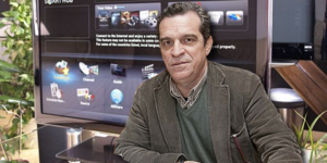 Ο αντιπρύτανης με το iPhone είχε χαρίσει και στον εαυτό του μια 40άρα 3D τηλεόρα