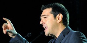 Τσίπρας: Είμαστε η... ροζουλί Αριστερά