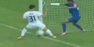 Απέτυχε να σκοράρει με την μπάλα να είναι πάνω στην γραμμή [βίντεο]