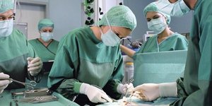 Γιατρός αρνείται να μεταμοσχεύσει καρδιά σε Ρουμάνο μετανάστη